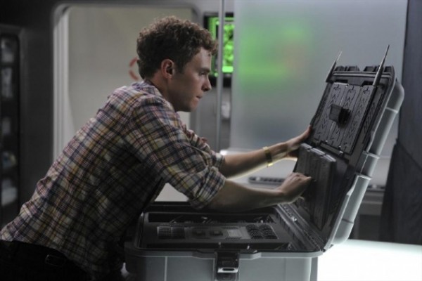 Fitz (Iain De Caestecker) desperately reprograms in '0-8-4'