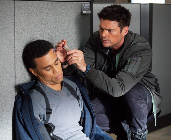 Kennex (Karl Urban) tends to Dorian (Michael Ealy) with nail clippers and chewing gum in Almost Human 1x03